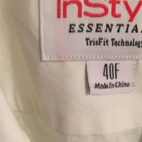 WHITE FITTED BRACELET LENGTH SLEEVE BUTT DOWN  EUC - Picture 6 of 7